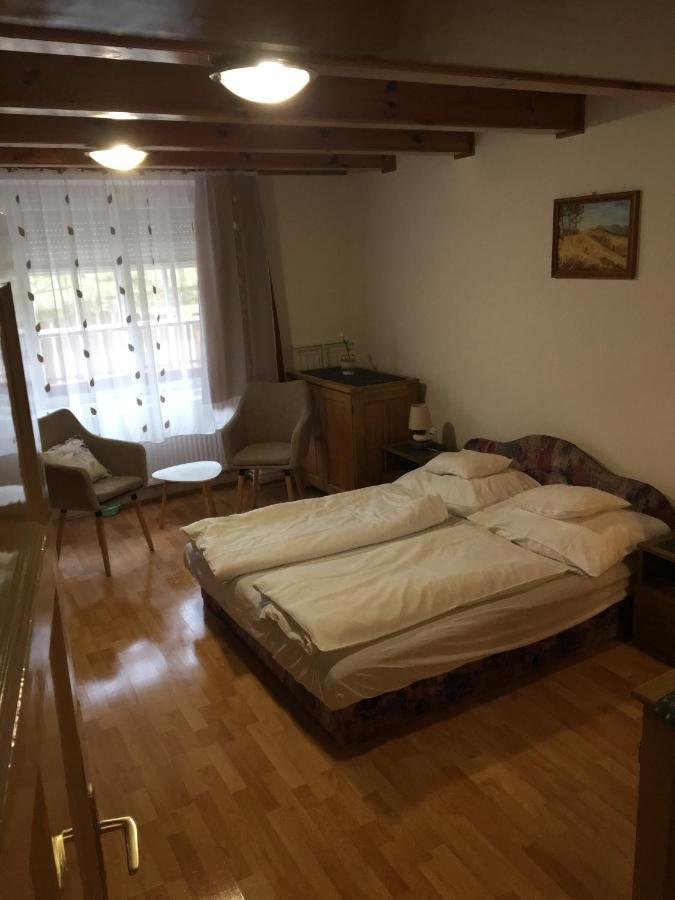 Апартаменты Devenyi Vendeghaz Csesznek Экстерьер фото