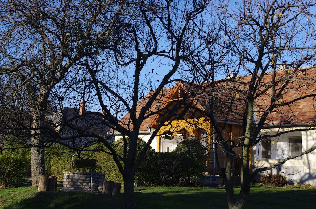 Апартаменты Devenyi Vendeghaz Csesznek Экстерьер фото